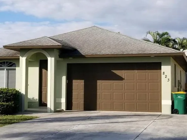 823 104th Ave N, Naples, FL 34108