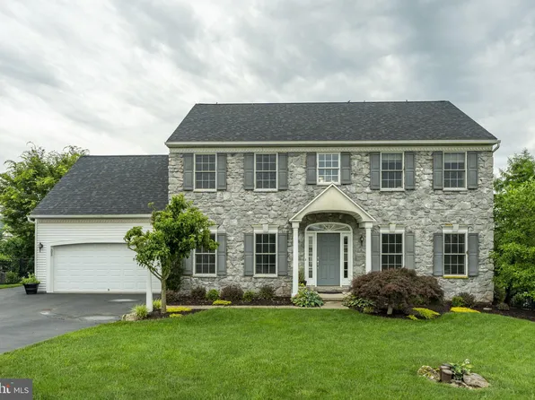 4 Surrey Dr, Stevens, PA 17578