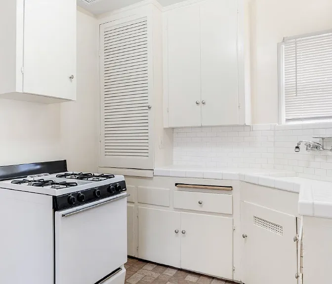 807 W. 30th St. — Photo 19