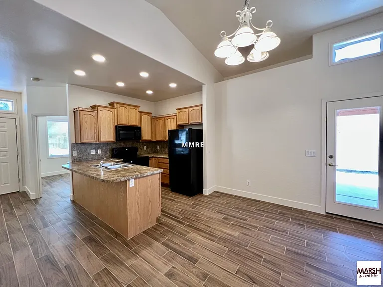 142 N Drexel St — Photo 4