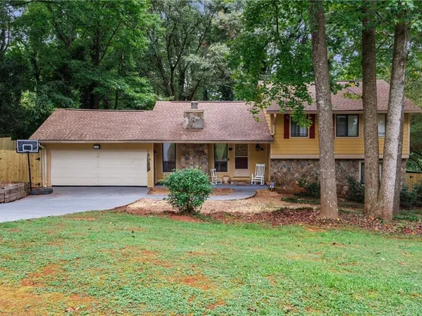 5002 Abbey Ln SW, Lilburn, GA 30047