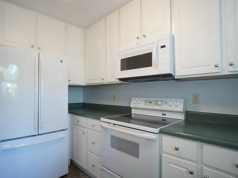 450 Wimmer St — Photo 5