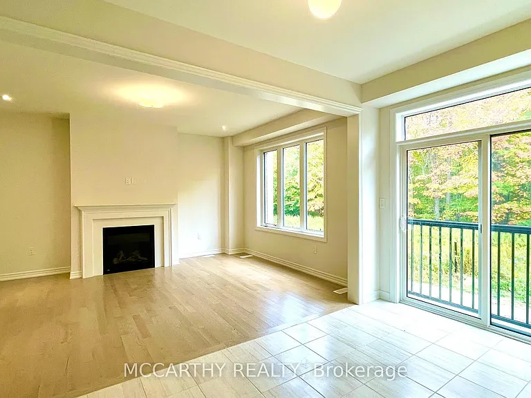 496 Black Cherry Cres — Photo 5