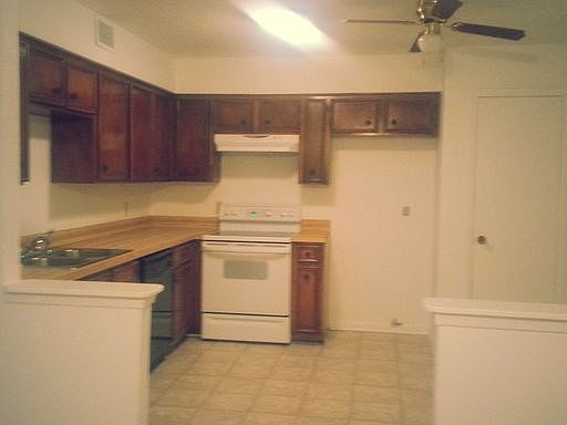 2nd image of 513 N Las Vegas Trl