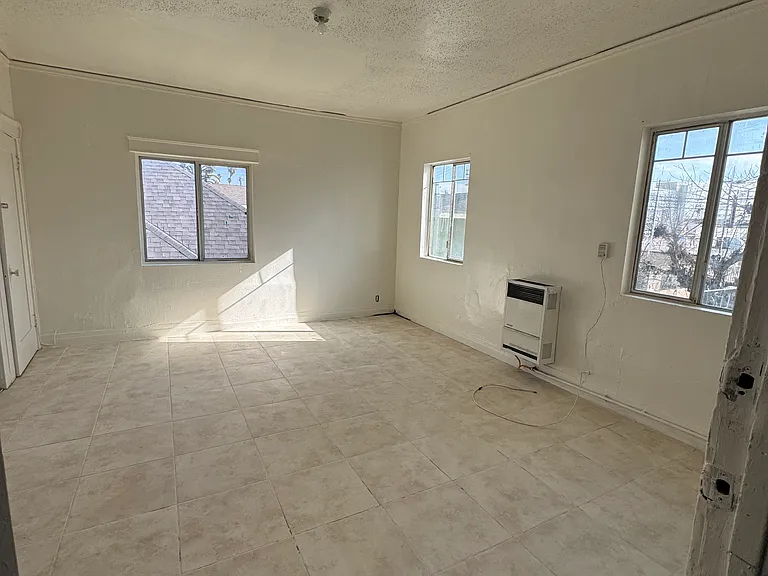 312 E 25th St #5 — Photo 3