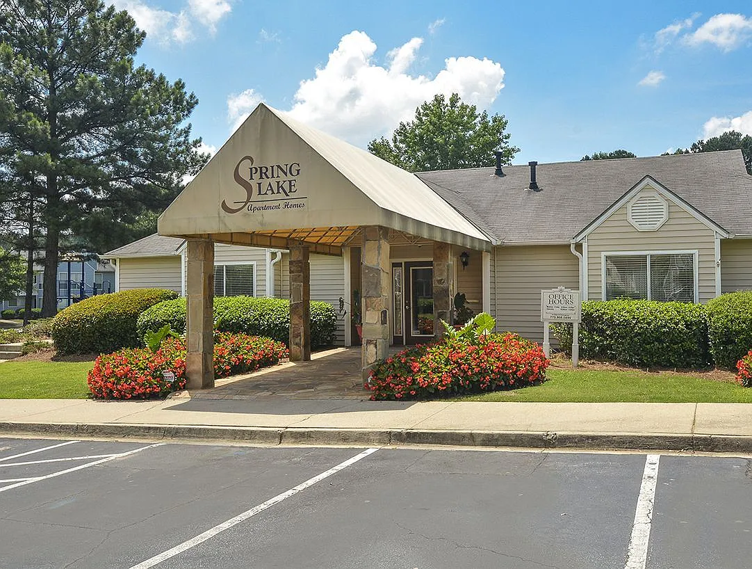 Spring Lake Apartments — Photo 4