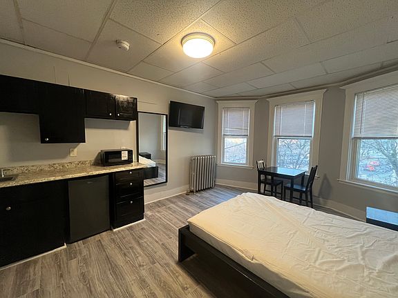 2nd image of 675 Beach St Unit 6