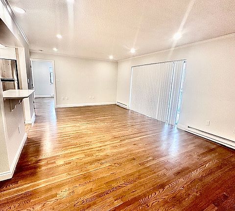 2nd image of 310 Hammond Pond Pkwy #5