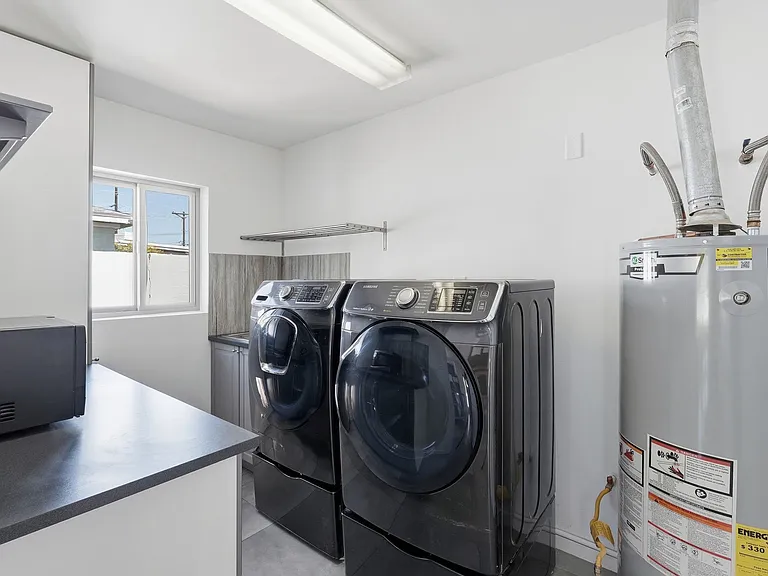 2525 E Minnezona Ave — Photo 22