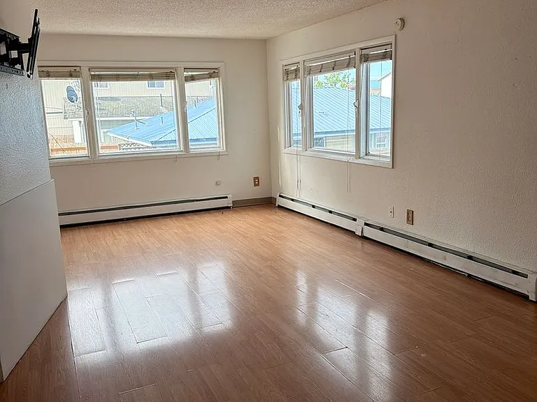 225 N Park St — Photo 10