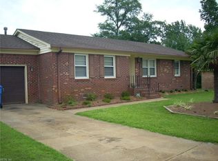 2904 E Point Dr, Chesapeake, VA 23321