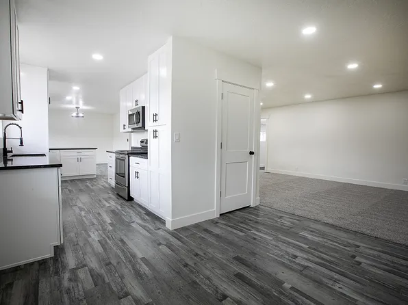36 W Marquette Dr, Midvale, UT 84047