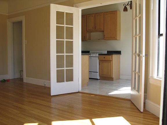 5th image of 1010 Fell St APT 3