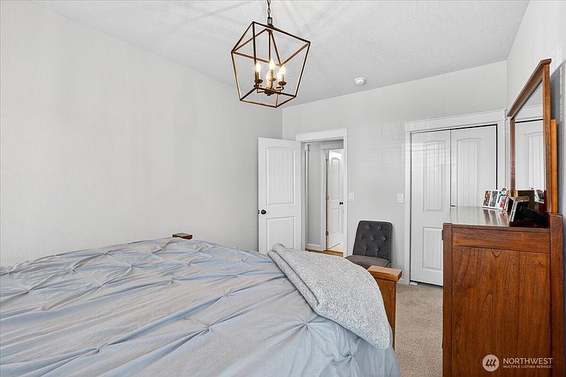 5th image of 805 Sinclair Street
