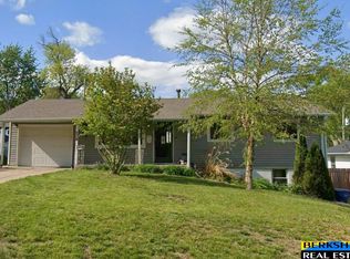 538 E 4th St, Papillion, NE 68046