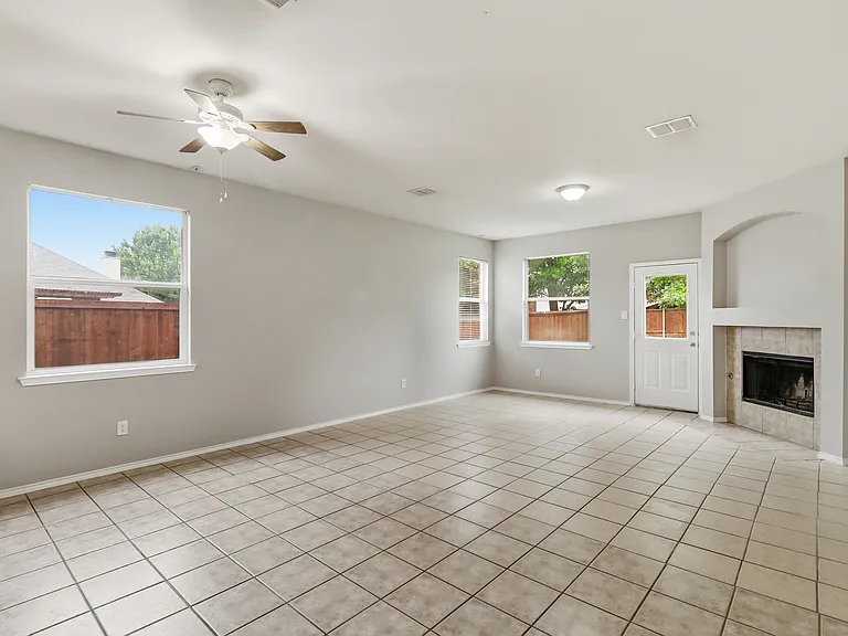 2313 Dalhart Trl — Photo 6