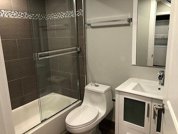 3rd image of 1415 N Franklin St #1A