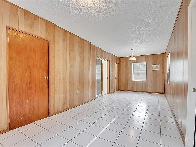 1040 San Luis Dr — Photo 14
