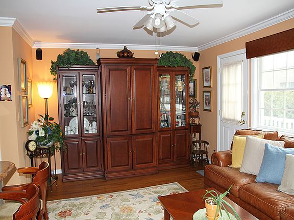 Elegant Townhouse Corner Unit