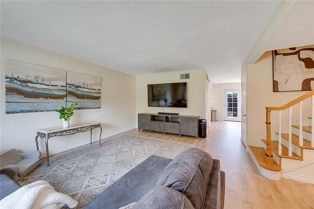 4 bed, 1.5 bath, 1508 sqft, $3,900 — Photo 4