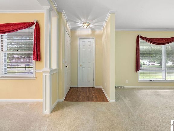 2nd image of 1906 Gatesborough Cir