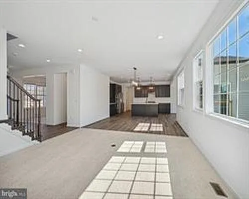 6 bed, 3.5 bath, 4933 sqft, $4,800 — Photo 4