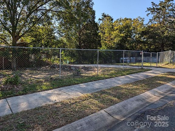 5th image of 1400 Downs Ave
