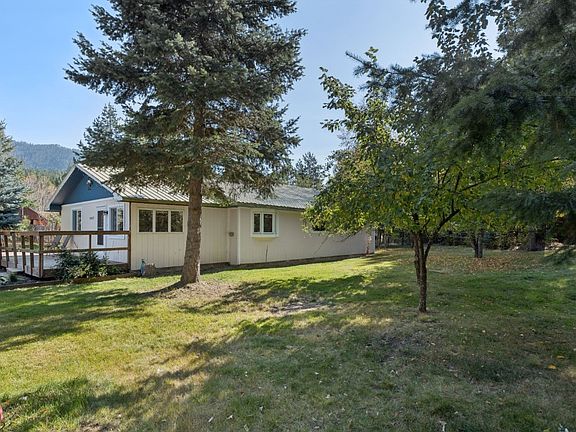 3rd image of 1627 Foothill Rd