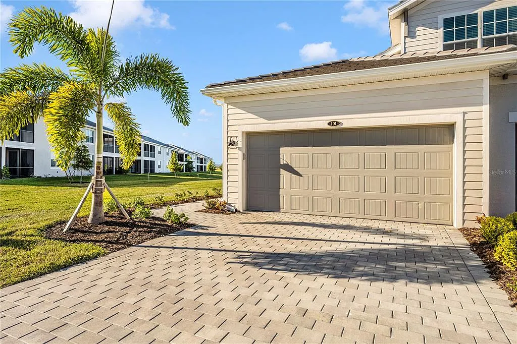 3 bed, 2.0 bath, 1789 sqft, $5,500 — Photo 2