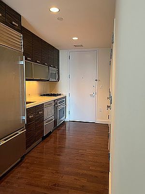 4th image of 225 E 34th St #14A
