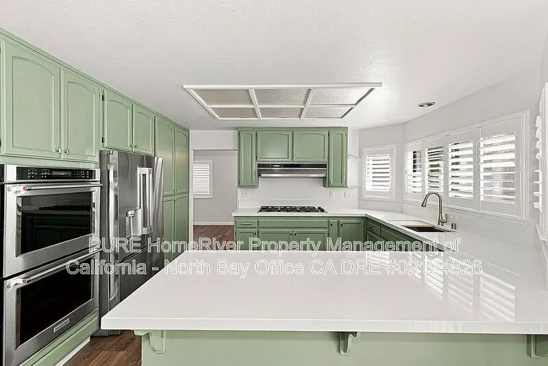 4 bed, 3.0 bath, 2778 sqft, $4,300 — Photo 4