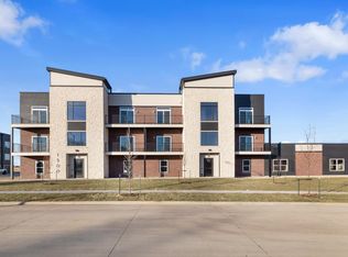 1500 Petrus Dr NE #1D, Cedar Rapids, IA 52402