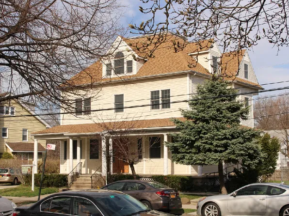 3575 162nd St, Flushing, NY 11358