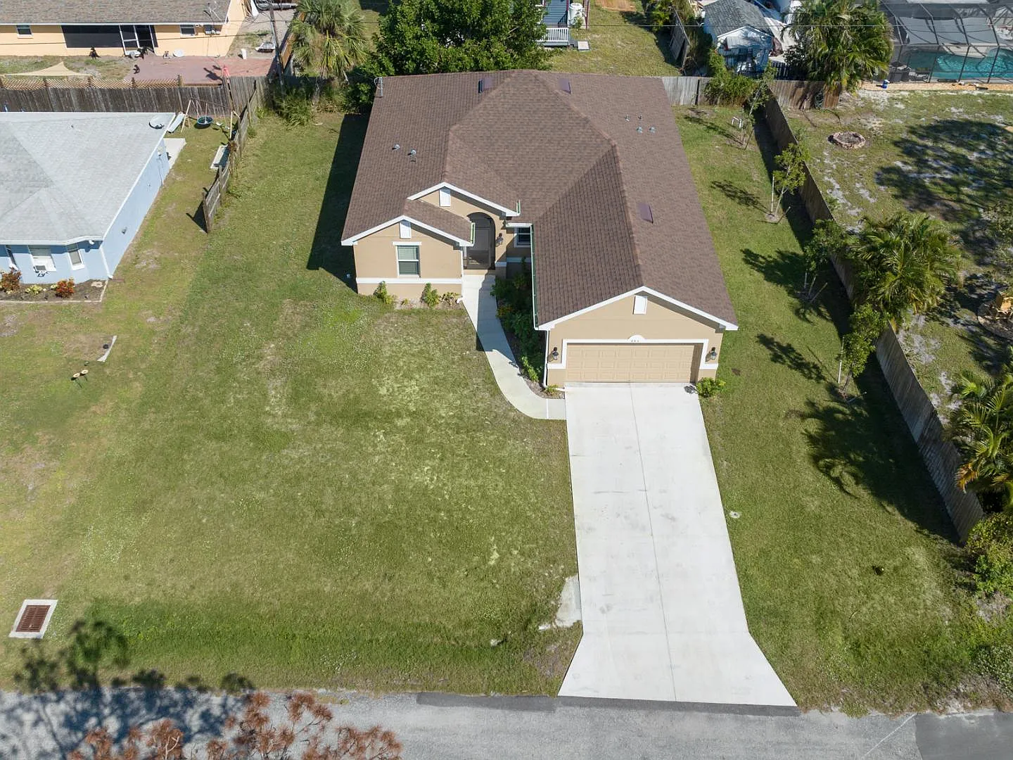 886 Euclid Rd — Photo 2