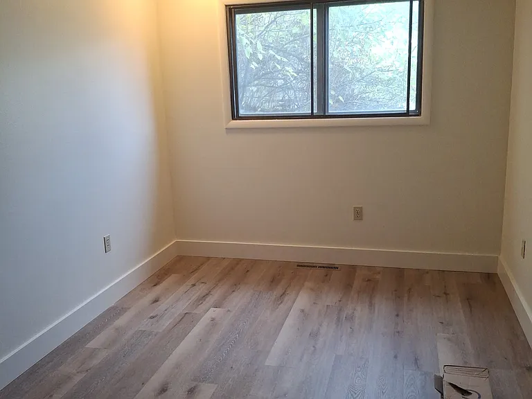 402 N 19th Ave #404 — Photo 5