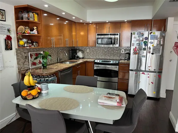 18051 Biscayne Blvd APT 903, North Miami Beach, FL 33160