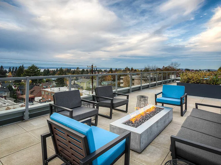 Rooftop Lounge