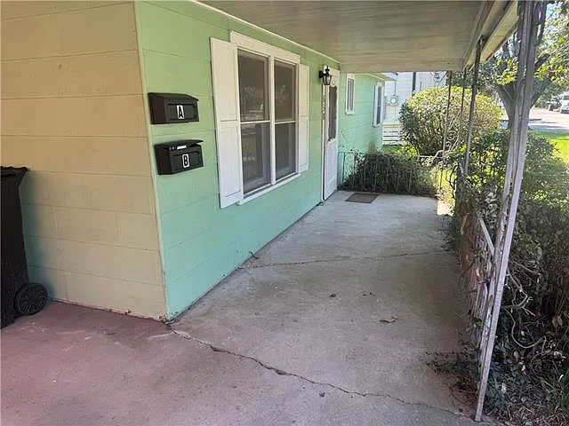 3 bed, 1.0 bath, 874 sqft, $1,750 — Photo 2