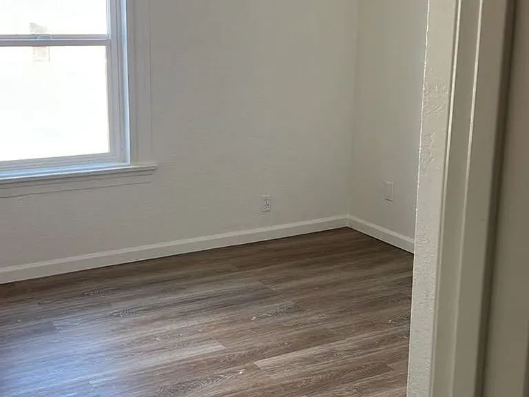 633 W I St — Photo 3
