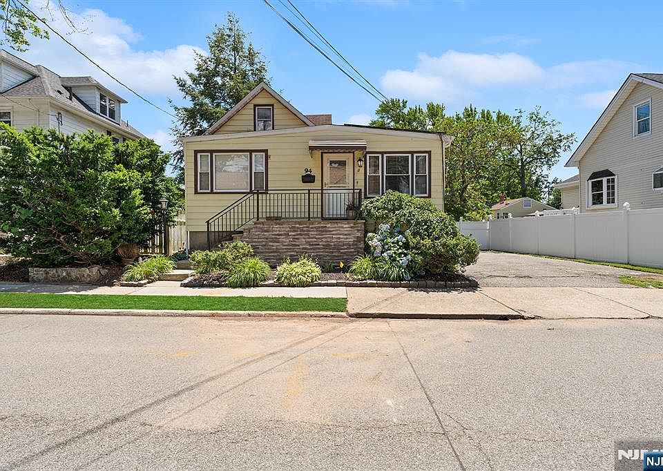 1st image of 94 Phelps Ave