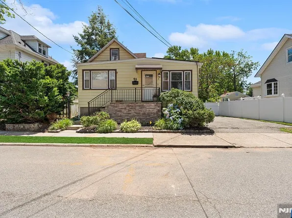 94 Phelps Ave, Bergenfield, NJ 07621