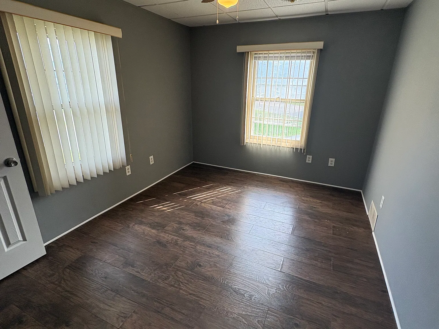 3 bed, 1200 sqft, $1,555 — Photo 2