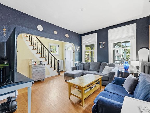 4th image of 414 Banfil St