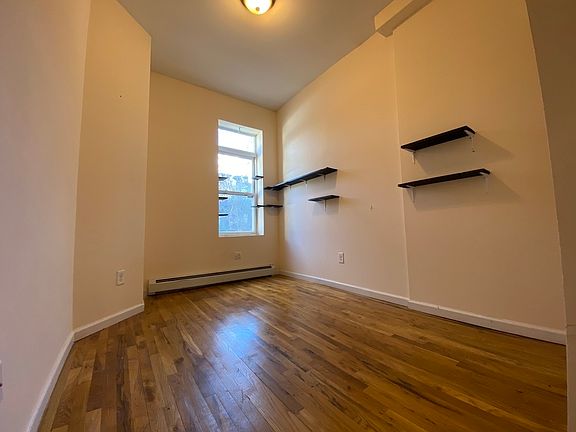5th image of 1108 Jefferson Ave APT 1