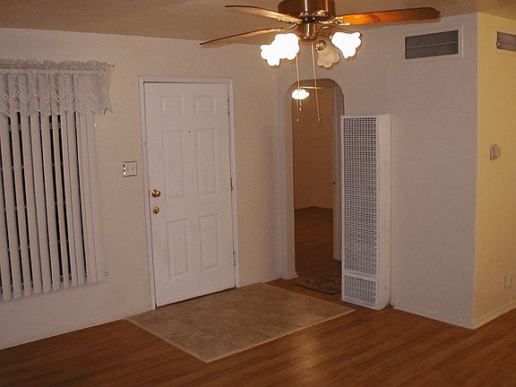 3rd image of 3126 E Clinton Ave