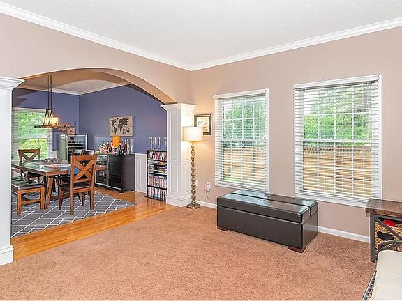 4th image of 15439 Alexandria Ct