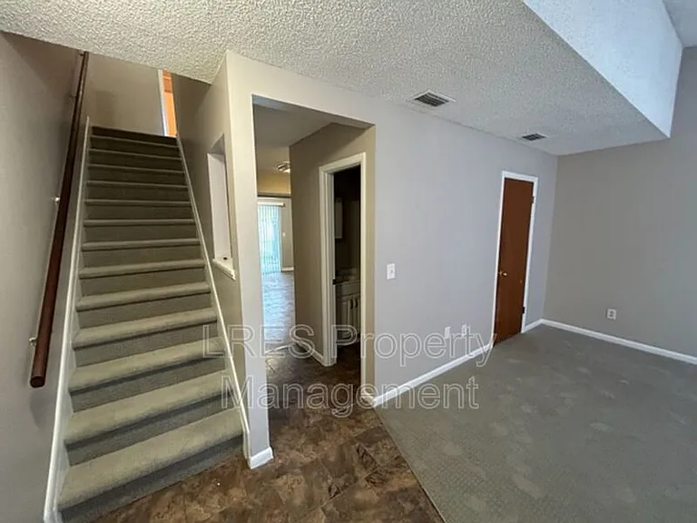 816 W 25th St — Photo 7