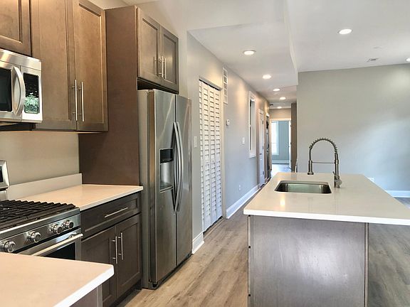 3rd image of 3528 S Artesian Ave #2