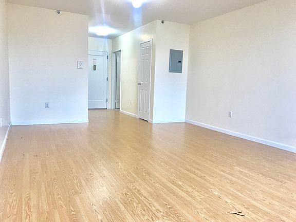 5th image of 1765 Townsend Ave APT 11G