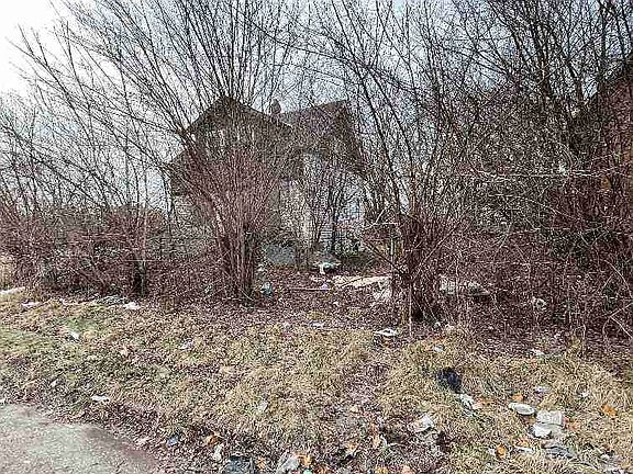 12303 Greenlawn